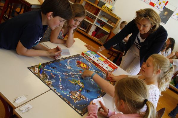 Bordspel Kikkerbecool, sociale vaardigheden, weerbaarheid, goede manieren, omgaan met pesten en plagen